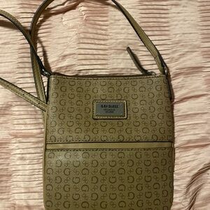 Guess crossbody purse